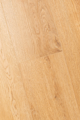 Влагостойкое каменно-полимерное напольное покрытие (SPC ламинат) с замковым соединением. Износостойкий защитный слой 0,5 мм., усилен дополнительно полиуретановым слоем Anti-Scratch (не восприимчиво к износу, царапинам и пятнам). Фаска 4-хсторонняя крашенная. Совместим с теплым полом (кроме пленочного ИК) с подогревом до tmax=28 гр.С. Покрытие имеет отличную износостойкость, ударопрочность, сопротивление УФ-лучам и антибактериальную защиту. Подходит для укладки внутри жилых и коммерческих помещений (в т.ч. в помещениях с умеренной влажностью, например, кухни)