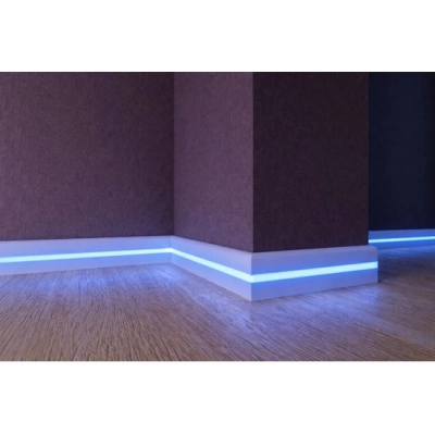 Плинтус 1 UHD 15/90CL под LED подсветку (со светодиодным рассеивателем). Можно монтировать на клей или полимерную клипсу ClipPro