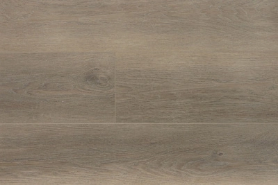 SPC ламинат 1F022 Сканди дуб латте Влагостойкое каменно-полимерное напольное покрытие (SPC ламинат) с замковым соединением. Износостойкий защитный слой 0,5 мм., усилен дополнительно полиуретановым слоем Anti-Scratch (не восприимчиво к износу, царапинам и пятнам). Фаска 4-хсторонняя крашенная. Совместим с теплым полом (кроме пленочного ИК) с подогревом до tmax=28 гр.С. Покрытие имеет отличную износостойкость, ударопрочность, сопротивление УФ-лучам и антибактериальную защиту. Подходит для укладки внутри жилых и коммерческих помещений (в т.ч. в помещениях с умеренной влажностью, например, кухни)