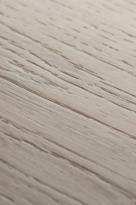 SPC ламинат 1F022 Сканди дуб латте Влагостойкое каменно-полимерное напольное покрытие (SPC ламинат) с замковым соединением. Износостойкий защитный слой 0,5 мм., усилен дополнительно полиуретановым слоем Anti-Scratch (не восприимчиво к износу, царапинам и пятнам). Фаска 4-хсторонняя крашенная. Совместим с теплым полом (кроме пленочного ИК) с подогревом до tmax=28 гр.С. Покрытие имеет отличную износостойкость, ударопрочность, сопротивление УФ-лучам и антибактериальную защиту. Подходит для укладки внутри жилых и коммерческих помещений (в т.ч. в помещениях с умеренной влажностью, например, кухни)