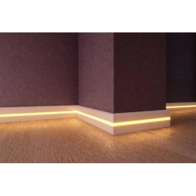 Плинтус 1 UHD 15/90CL под LED подсветку (со светодиодным рассеивателем). Можно монтировать на клей или полимерную клипсу ClipPro