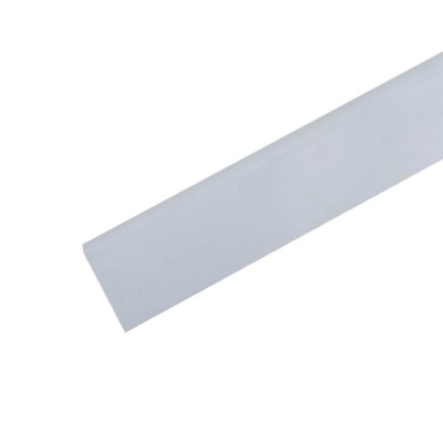 Ламинированный белый матовый плинтус для ламината AGT. Легкий монтаж плинтуса с помощью универсального профиля. Под покраску.